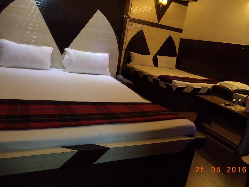 Hotel Abhineet Palace Jaipur Buitenkant foto