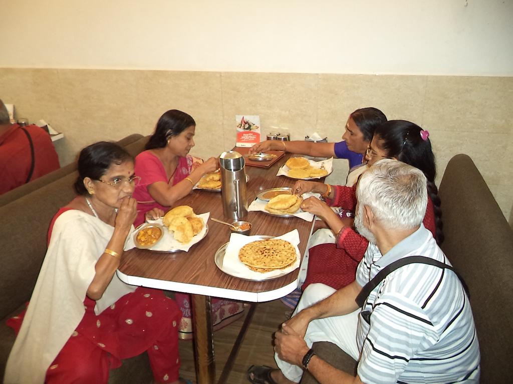 Hotel Abhineet Palace Jaipur Buitenkant foto