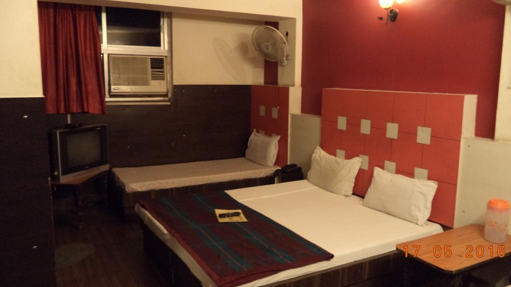 Hotel Abhineet Palace Jaipur Buitenkant foto