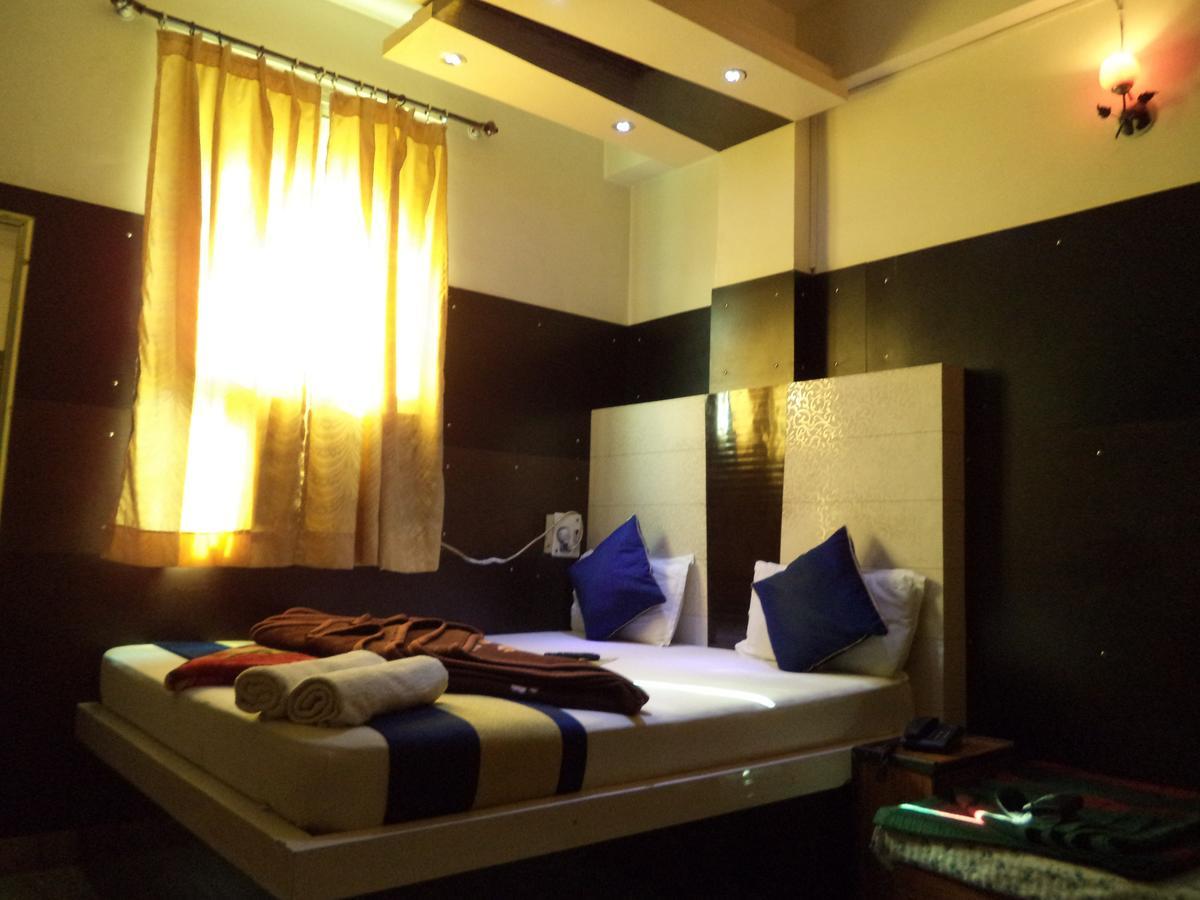 Hotel Abhineet Palace Jaipur Buitenkant foto